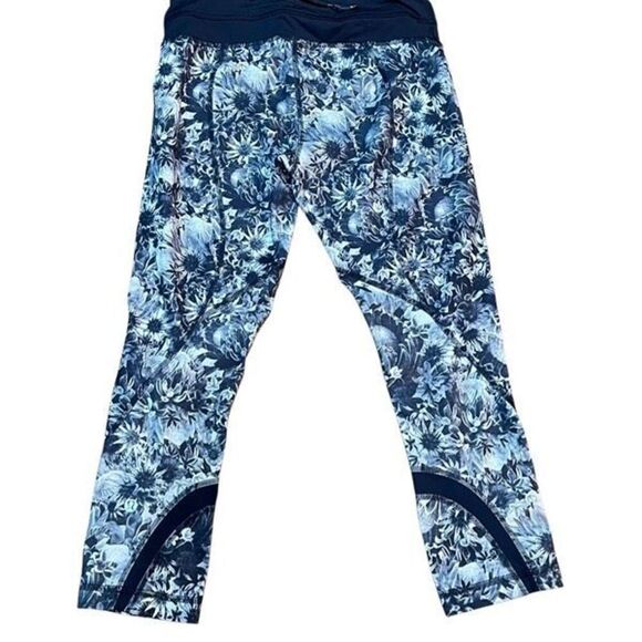 Lululemon Black and Grey Floral Cropped Capri Leggings Size 4 - Picture 1 of 3